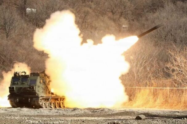 US Army melaksanakan latihan penembakan M270A2 di dekat perbatasan Korea Utara