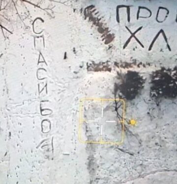 Drone Ukraina melihat tulisan tolong dan roti