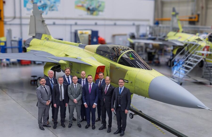 Hungaria memperlihatkan Gripen C tambahan dari Saab