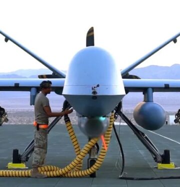MQ-9 Reaper dengan rudal AGM-114 Hellfire_