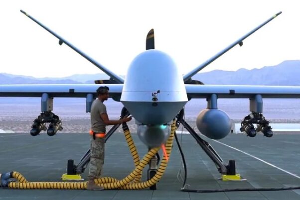 MQ-9 Reaper dengan rudal AGM-114 Hellfire_
