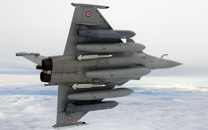 Rafale membawa drop tank - SCALP - MICA - Meteor