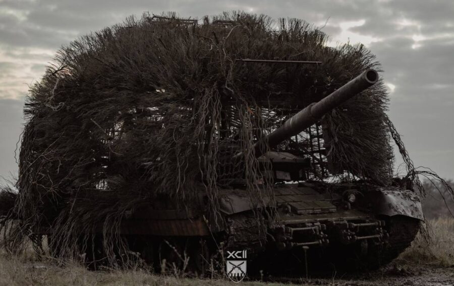 Tank T-80BVM Rusia