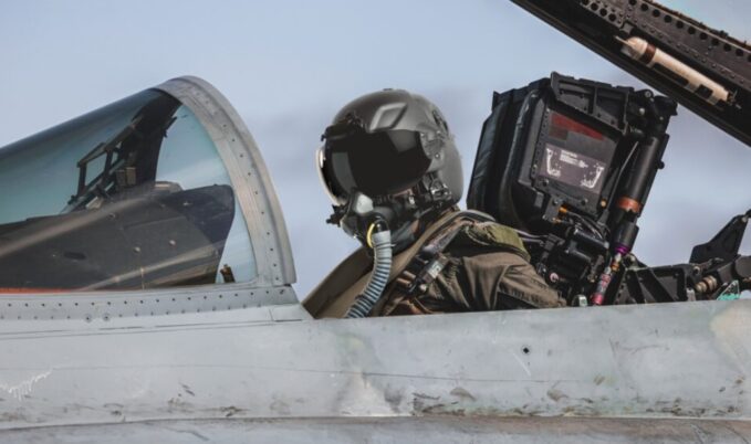 US Navy memilih helm baru Putsuit buatan Gentex Corporation