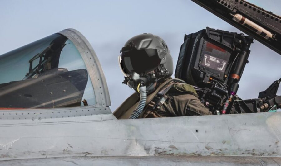 US Navy memilih helm baru Putsuit buatan Gentex Corporation