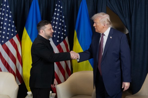 Zelensky dan Trump di Davos Swiss