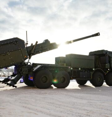 Archer 155 mm dengan sasis truk RMMV HX2
