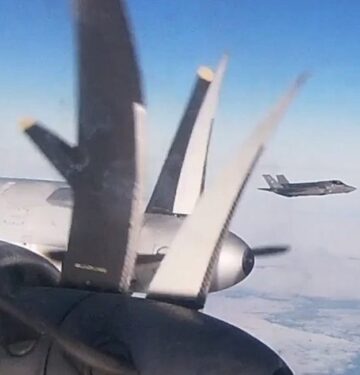 Awak pembom Tu-95MS Rusia merekam F-35 dari dekat di Alaska