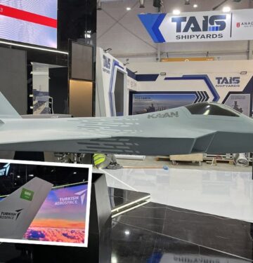 Bendera Arab Saudi di model jet tempur KAAN di WDS 2026