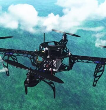 Drone pencegat Bulavka Rusia untuk menabrakkan diri ke drone musuh