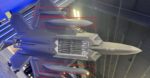 F-22 Raptor dengan drop tank siluman dan pod IRST