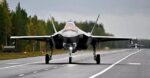 F-35 mendarat di jalan raya