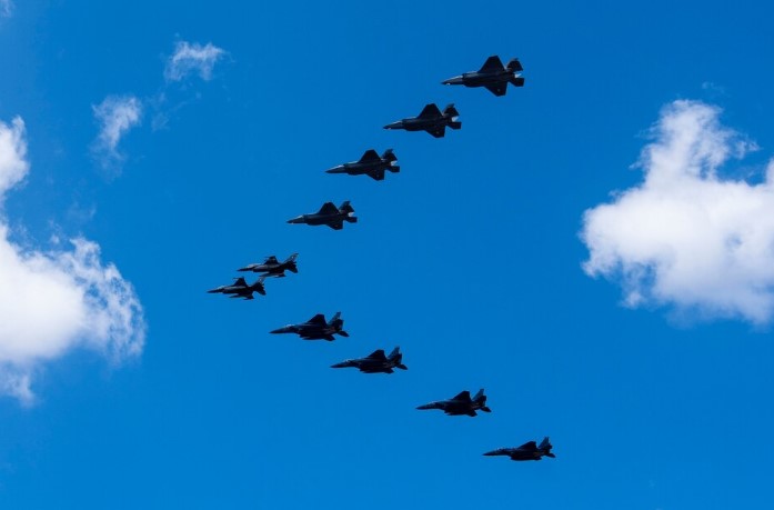 Jet tempur USAF dan Yunani dalam suatu latihan bersama_1