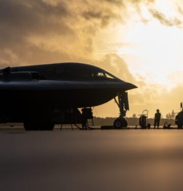 Pembom B-2 di Diego Garcia