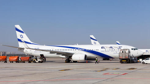 Pesawat di bandara Israel