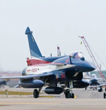 Tujuh J-10C Ba Yi Aerobatic Team tiba di Singapura