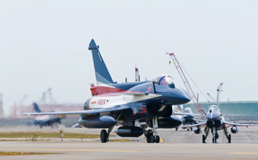 Tujuh J-10C Ba Yi Aerobatic Team tiba di Singapura