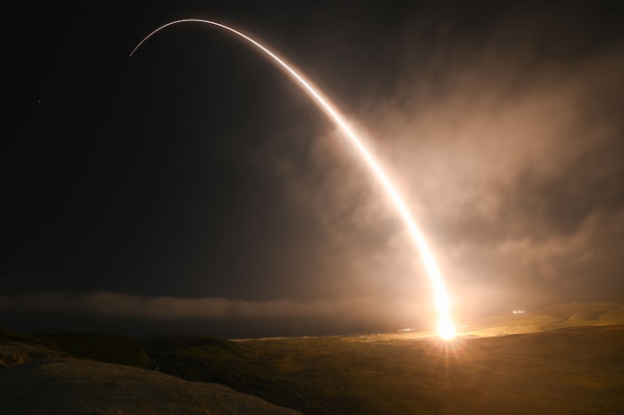 AS melakukan uji coba peluncuran rudal balistik Minuteman III