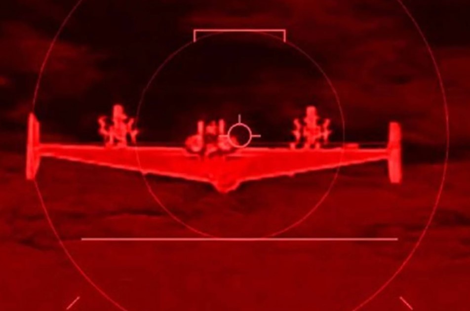 Drone Geran-2 membawa dua drone FPV di atas sayapnya