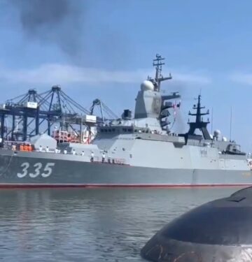 Fregat dan kapal selam Rusia sandar di Jakarta