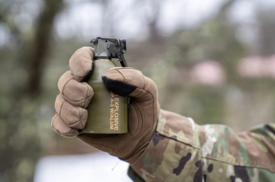 Granat tangan M111