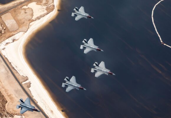 Jet Tempur F-35 Israel melakukan serangan terhadap Iran