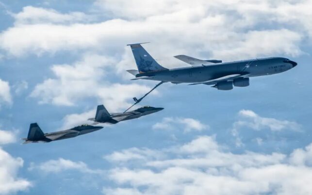 KC-135 Stratotanker USAF jatuh di Irak_