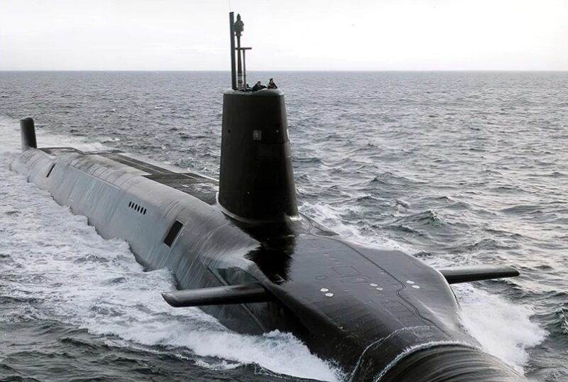 Kapal selam HMS Vanguard Inggris