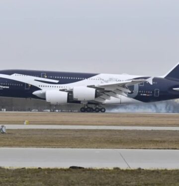 Lufthansa dengan corak Bangau raksasa rayakan 100 tahun