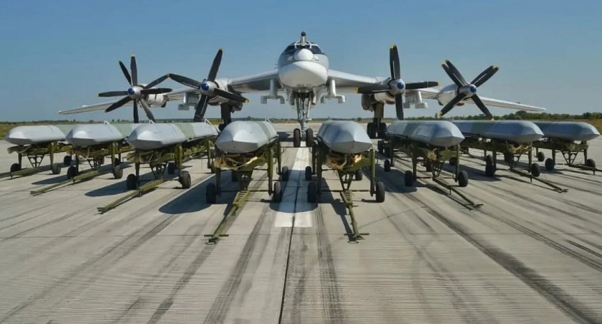 Pengebom Tu-95MS dengan rudal jelajah Kh-101