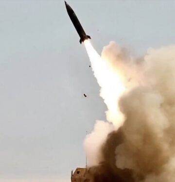 Rudal PrSM diluncurkan dari HIMARS