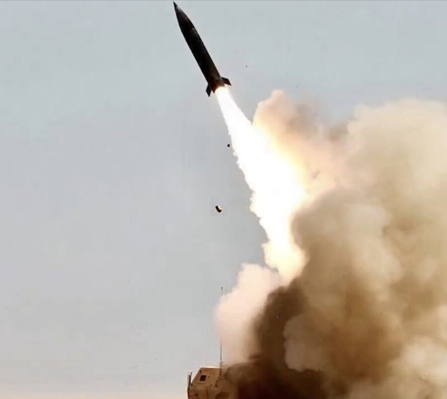Rudal PrSM diluncurkan dari HIMARS