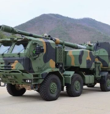 SPH beroda ban dari Hanwha Aerospace