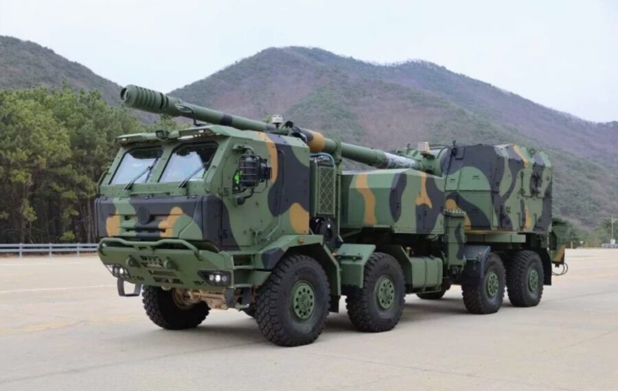 SPH beroda ban dari Hanwha Aerospace