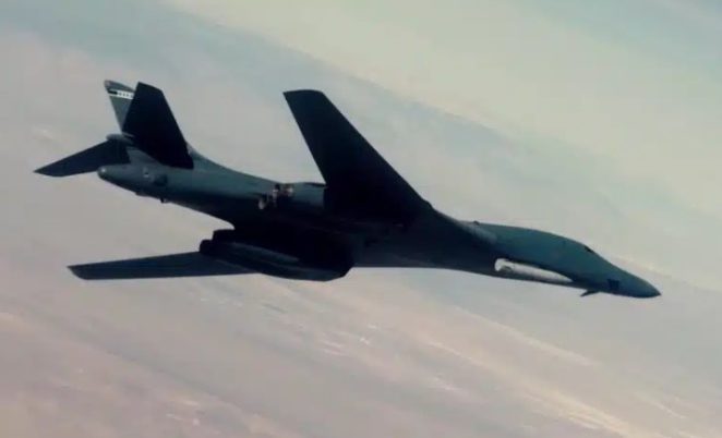 B-1B membawa rudal AGM-183 ARRW