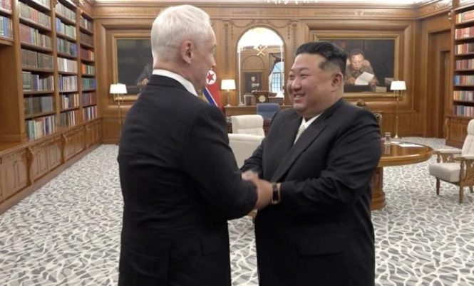 Kim Jong-un menerima Menteri Pertahanan Rusia Andrei Belousov di Pyongyang