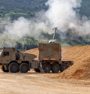 Ro'em SPH digunakan Israel dalam perang di Lebanon