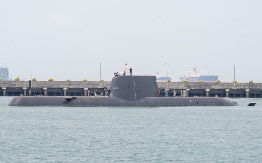 Singapura menyambut kapal sleam RSS Illustrious