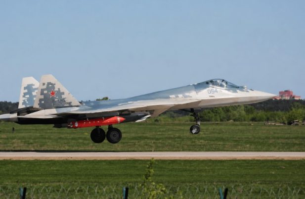 Su-57 membawa rudal Kover