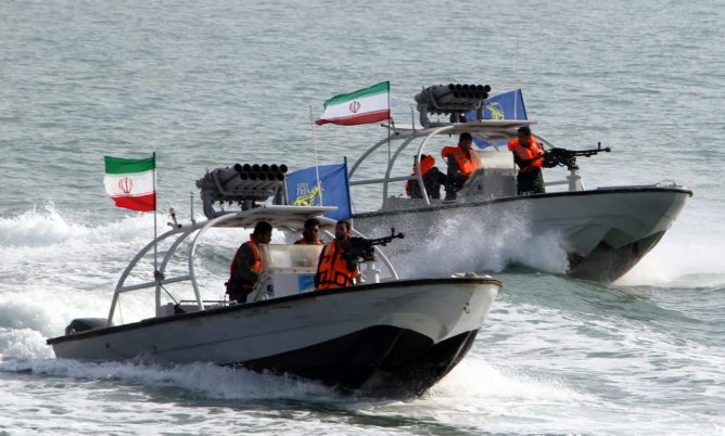 Trump perintahkan tembak kapal kecil cepat Iran