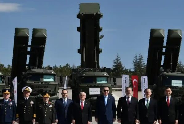 Turkiye pamerkan rudal antarkawasan yang berukuran besar