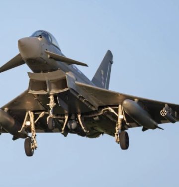 Typhoon membawa roket APKWS untuk menghalau drone