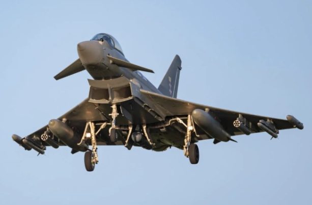 Typhoon membawa roket APKWS untuk menghalau drone