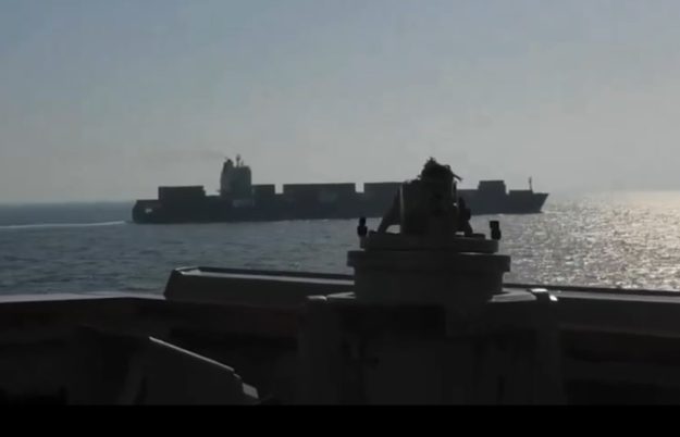 USS Spruance tembaki kapal kargo Iran MV Touska di Laut Arab