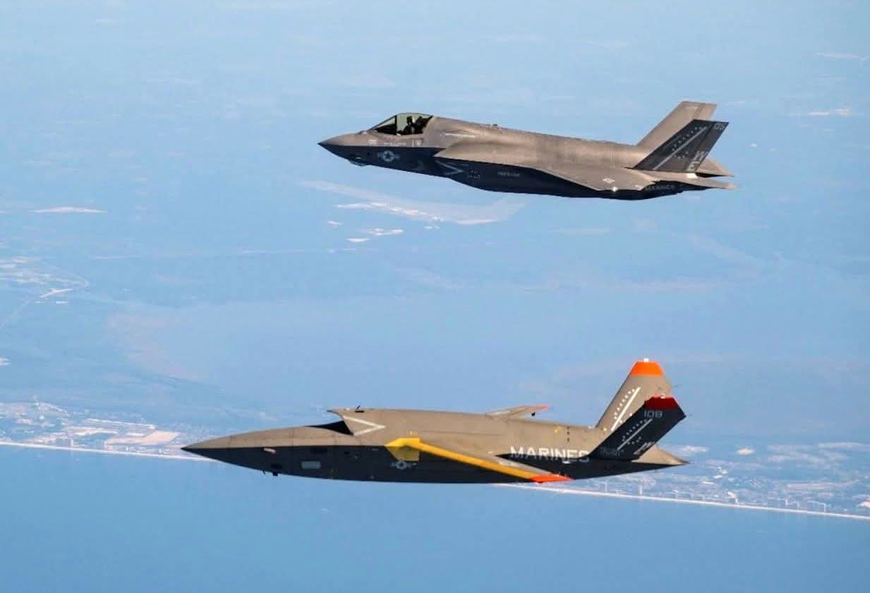 Drone MQ-58 Valkyrie dan F-35B