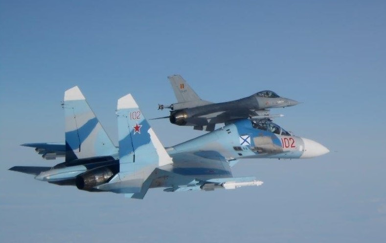 F-16 Belgia kawal Su-30 Rusia