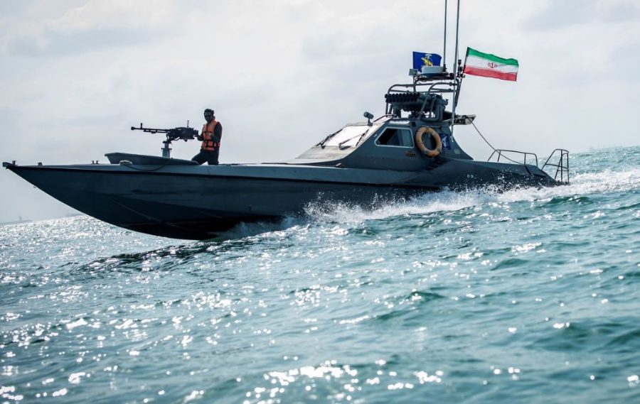 Kapal cepat Iran di Selat Hormuz