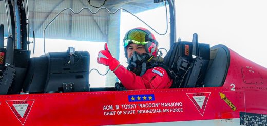 Kasau M Tonny onboard di pesawat JAT