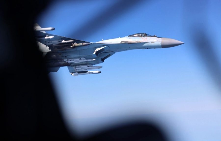 Su-35 Rusia pepet RC-135W Inggris dalam jarak enam meter