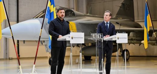 Ukraina berniat membeli 20 Gripen E - Swedia beri hibah 16 Gripen C